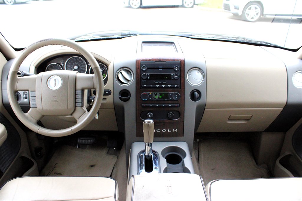 2006 Lincoln Mark LT photo