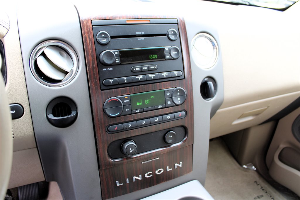2006 Lincoln Mark LT photo