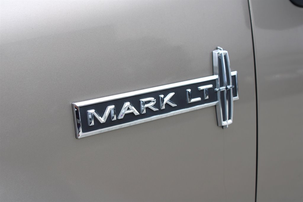 2006 Lincoln Mark LT photo