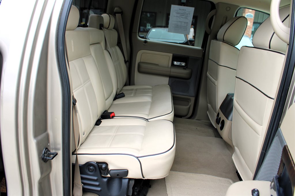 2006 Lincoln Mark LT photo