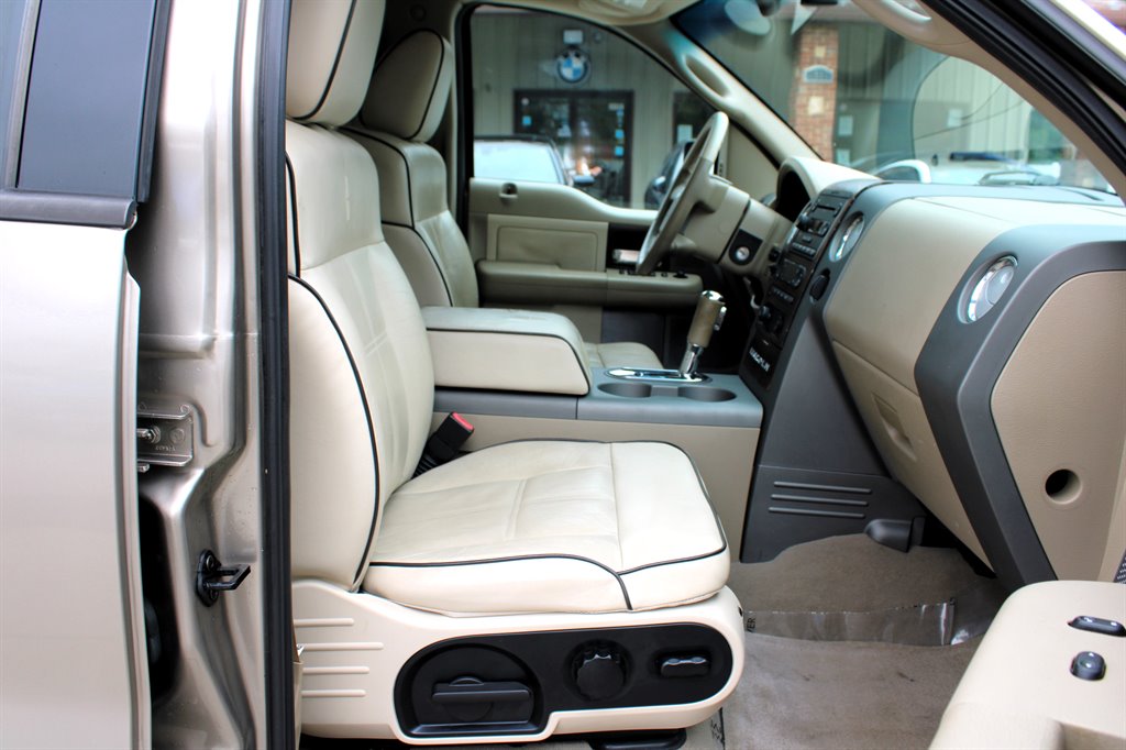 2006 Lincoln Mark LT photo