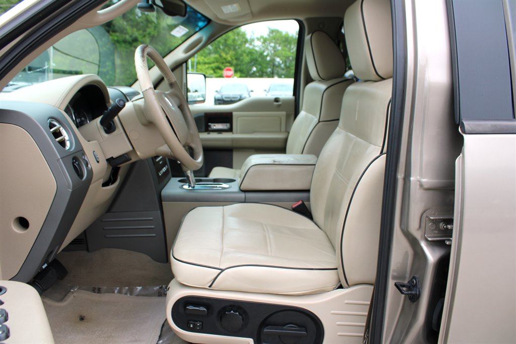 2006 Lincoln Mark LT photo