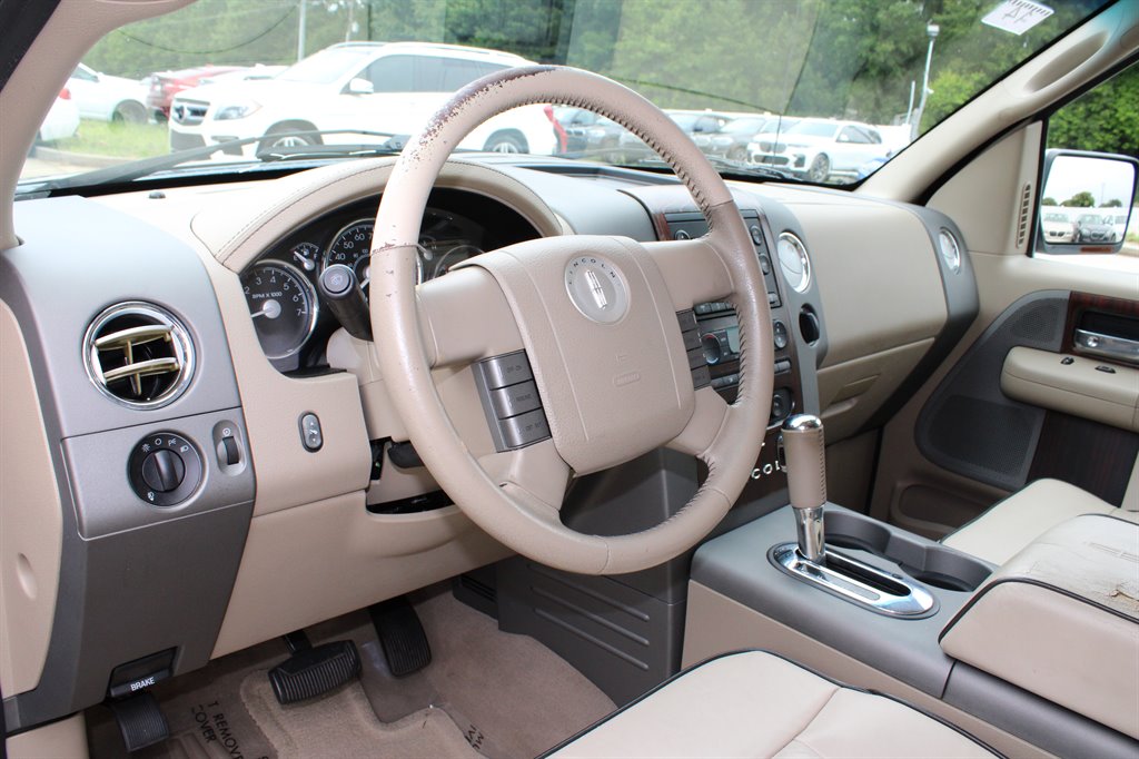 2006 Lincoln Mark LT photo