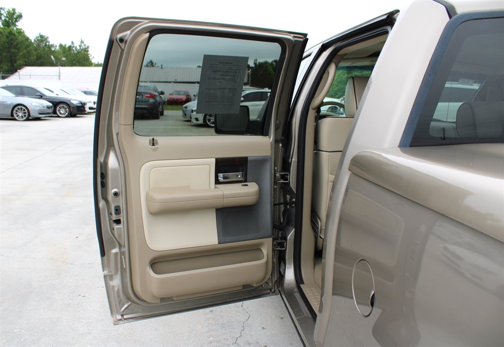 2006 Lincoln Mark LT photo