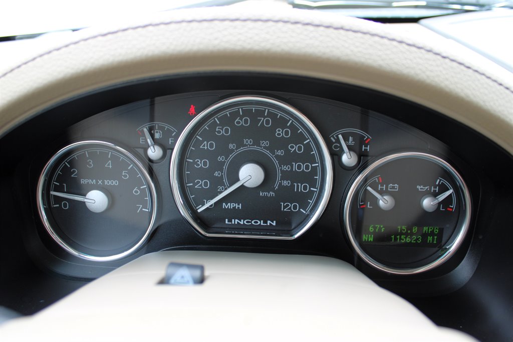 2006 Lincoln Mark LT photo