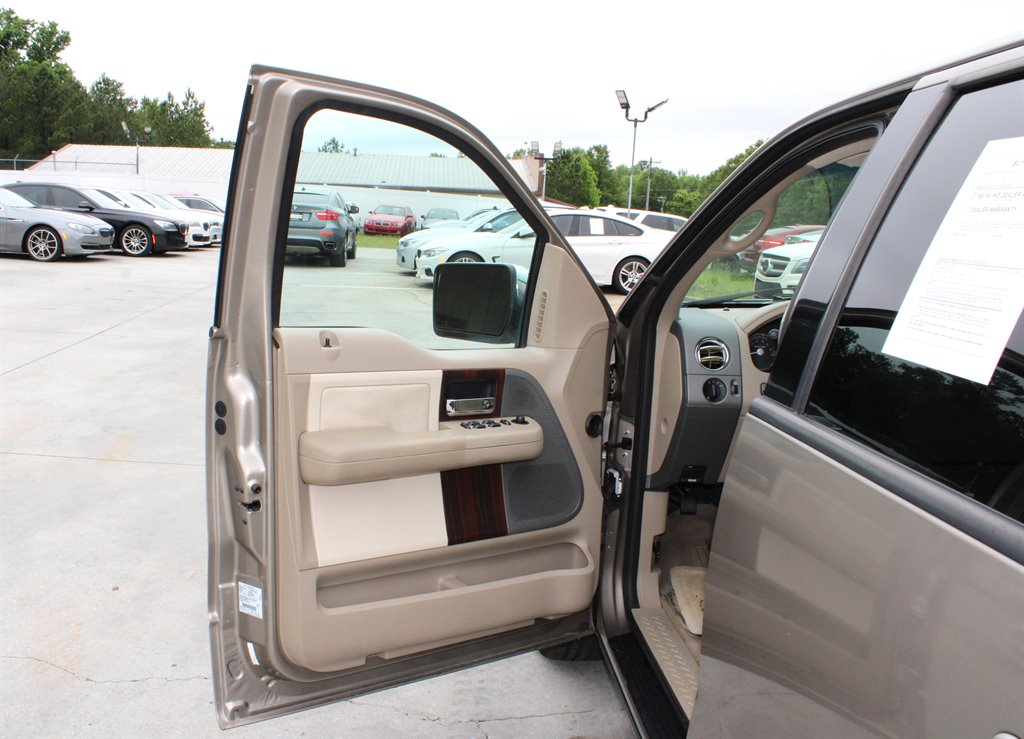 2006 Lincoln Mark LT photo