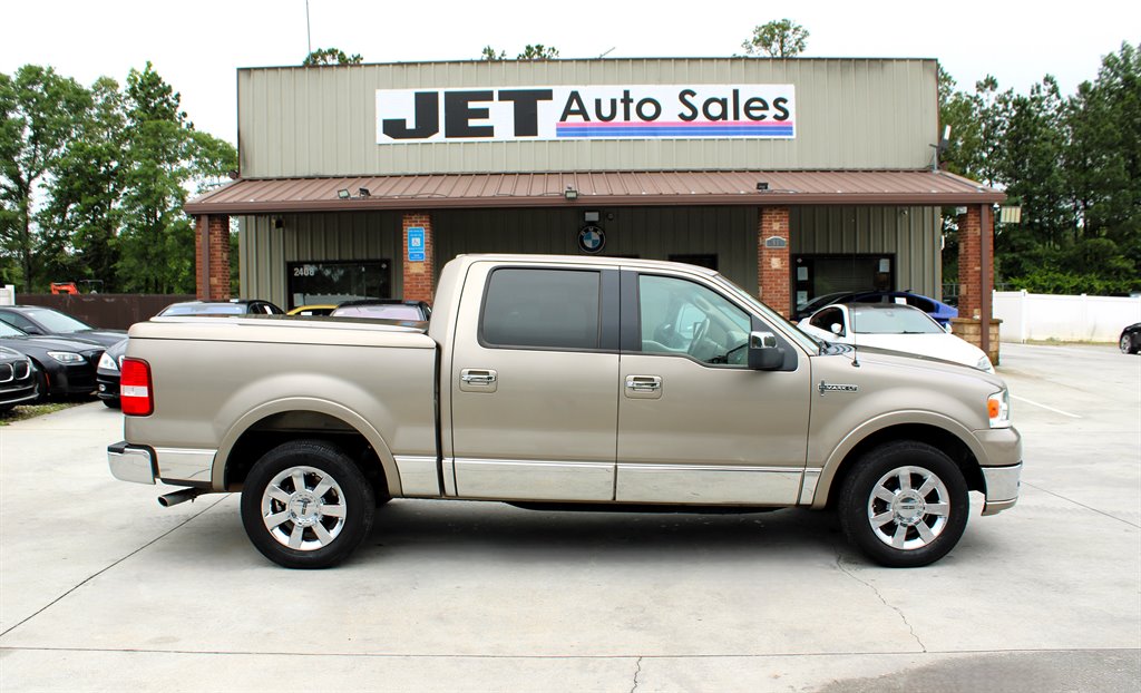 2006 Lincoln Mark LT photo