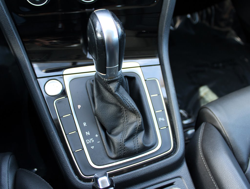 2015 Volkswagen Golf - $10,995