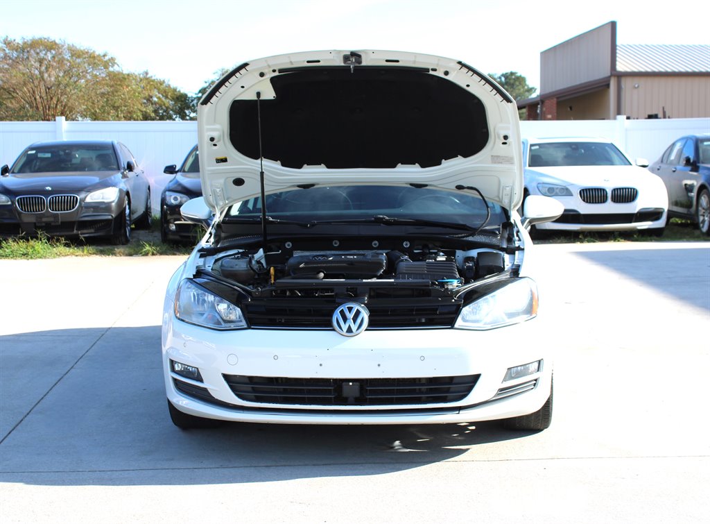 2015 Volkswagen Golf - $10,995