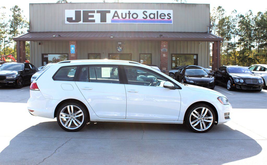 2015 Volkswagen Golf - $10,995