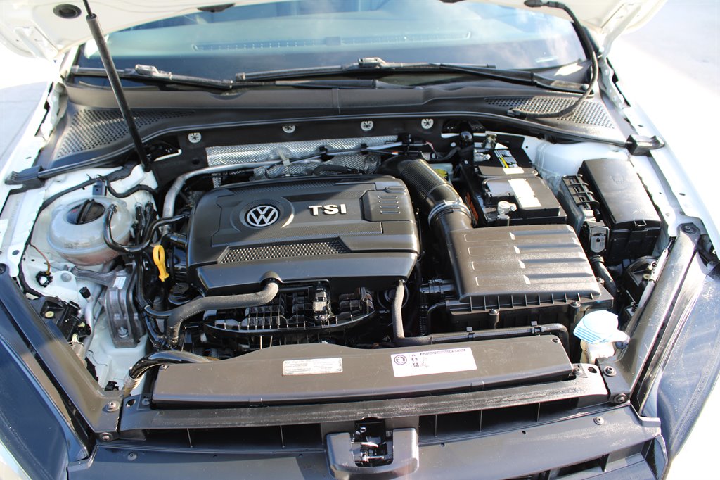 2015 Volkswagen Golf - $10,995