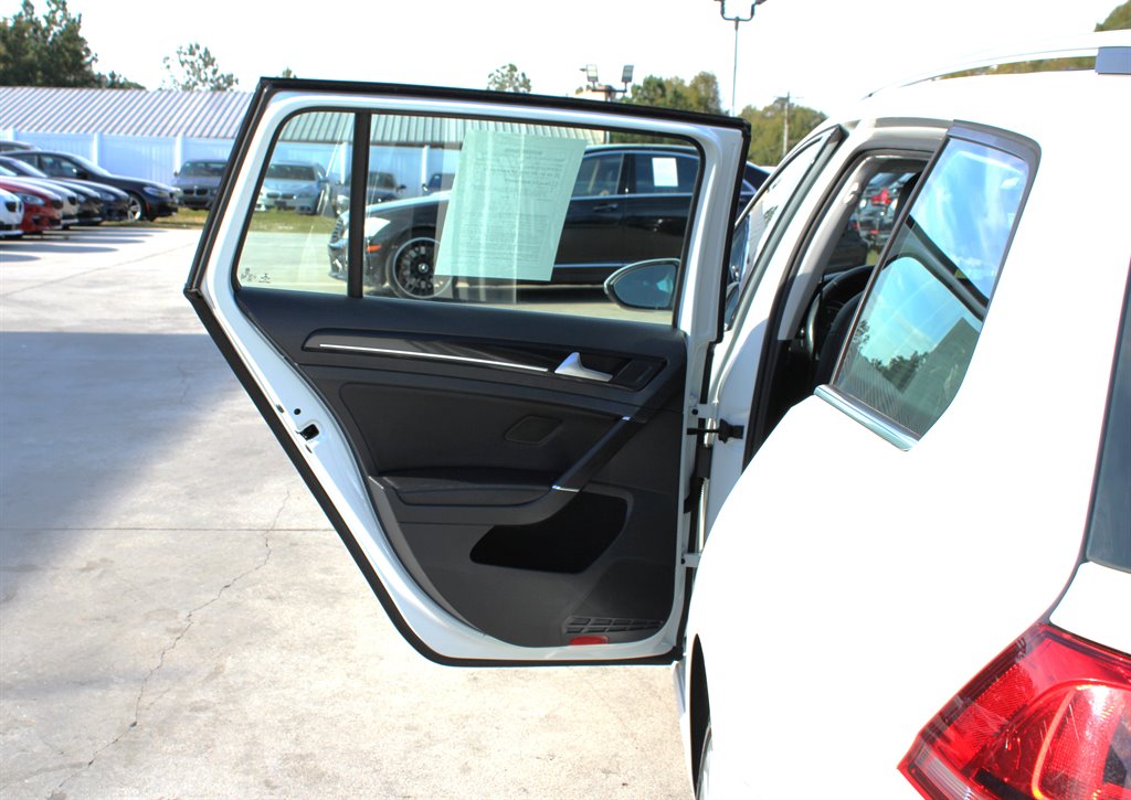 2015 Volkswagen Golf - $10,995