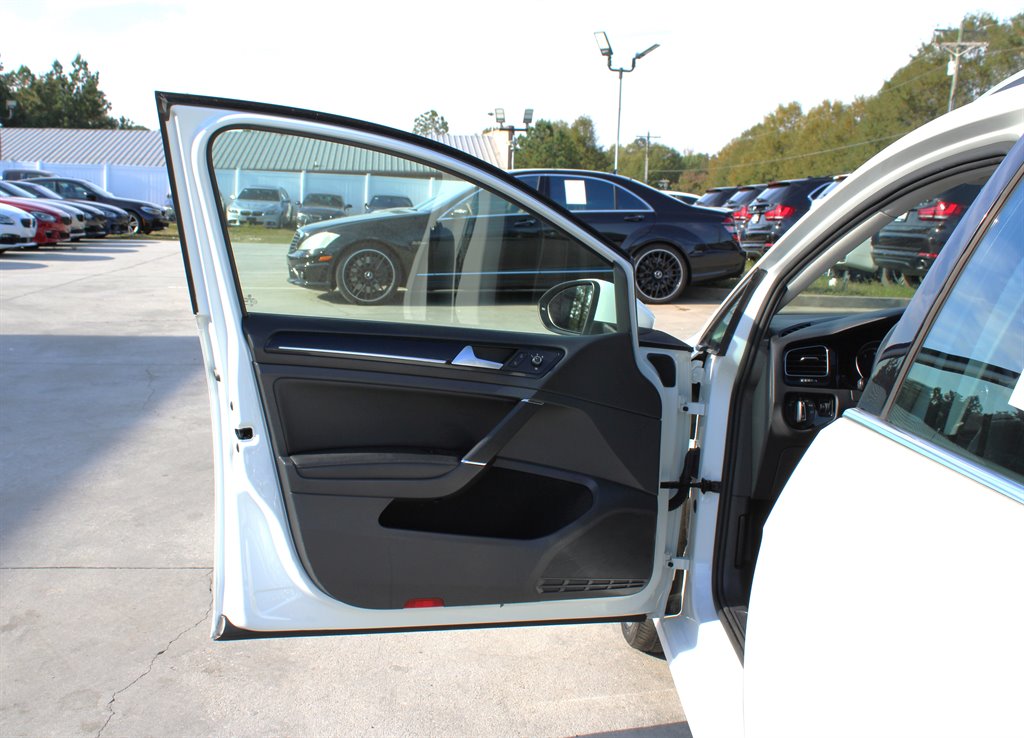 2015 Volkswagen Golf - $10,995