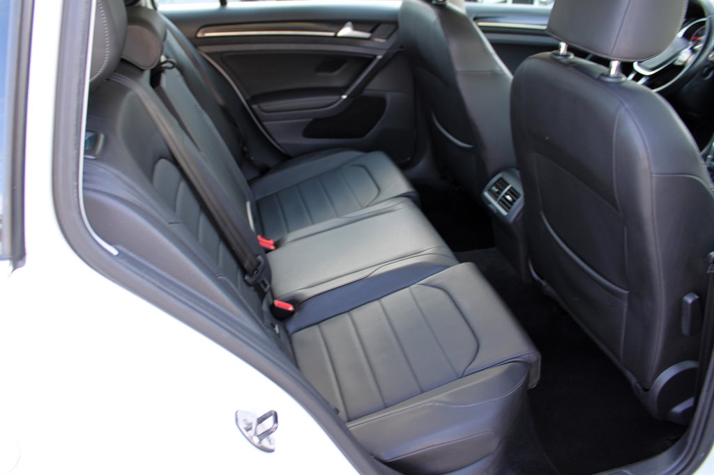 2015 Volkswagen Golf - $10,995