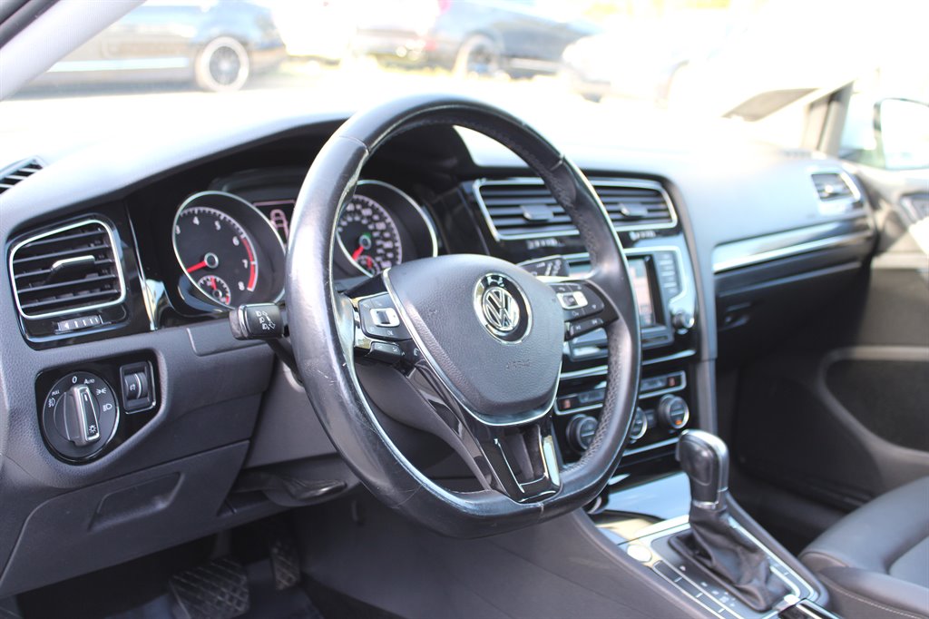 2015 Volkswagen Golf - $10,995