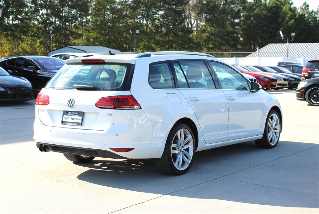 2015 Volkswagen Golf - $10,995