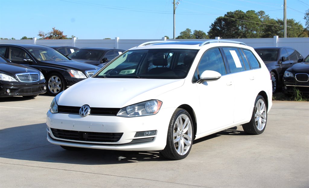 2015 Volkswagen Golf - $10,995