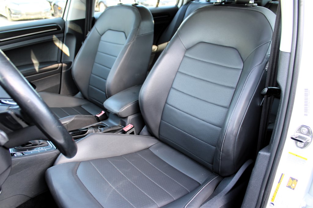 2015 Volkswagen Golf - $10,995