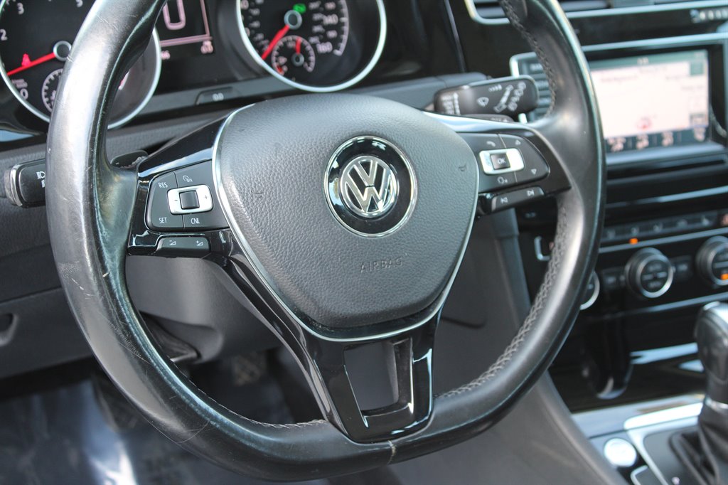 2015 Volkswagen Golf - $10,995