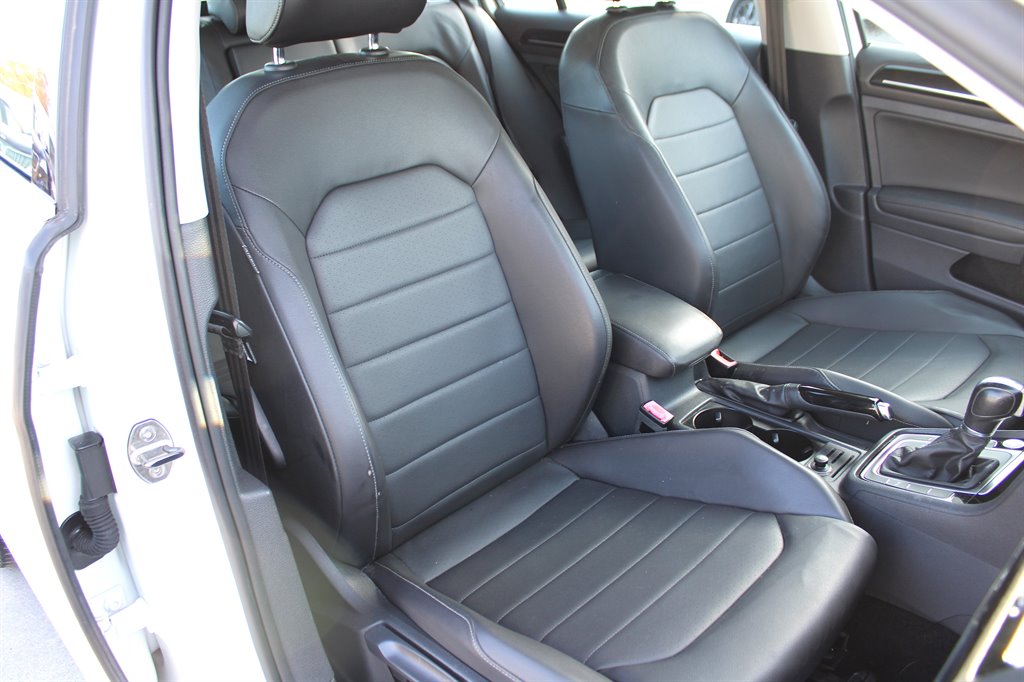 2015 Volkswagen Golf - $10,995