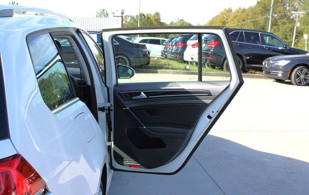2015 Volkswagen Golf - $10,995