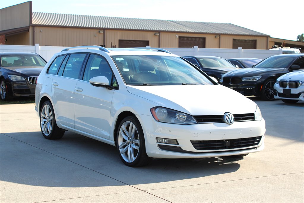 2015 Volkswagen Golf - $10,995