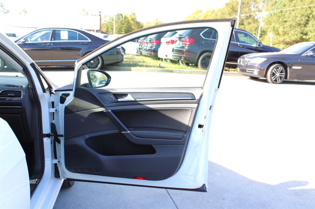 2015 Volkswagen Golf - $10,995