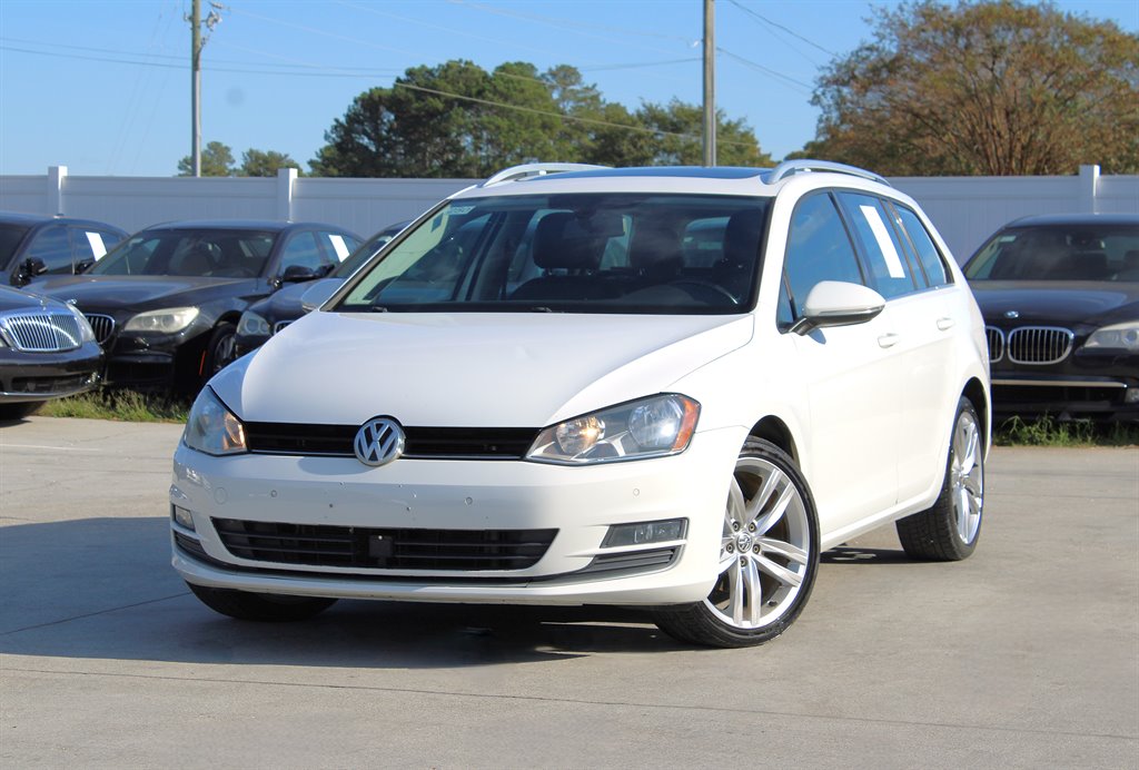 2015 Volkswagen Golf - $10,995