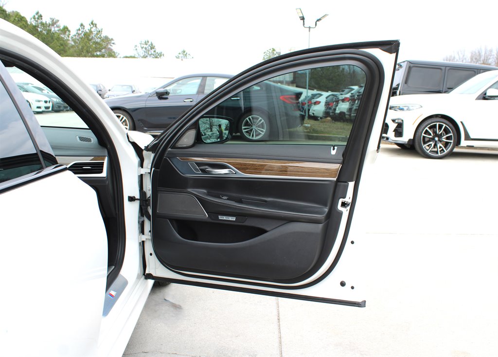 2016 BMW 750i - $16,995
