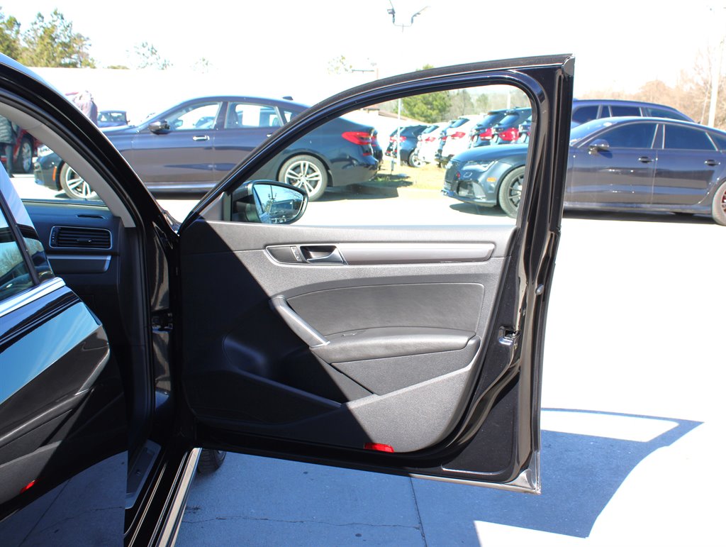 2017 Volkswagen Passat - $9,995