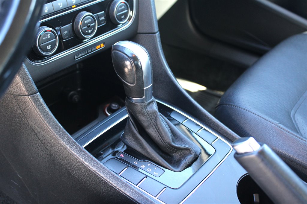 2017 Volkswagen Passat - $9,995