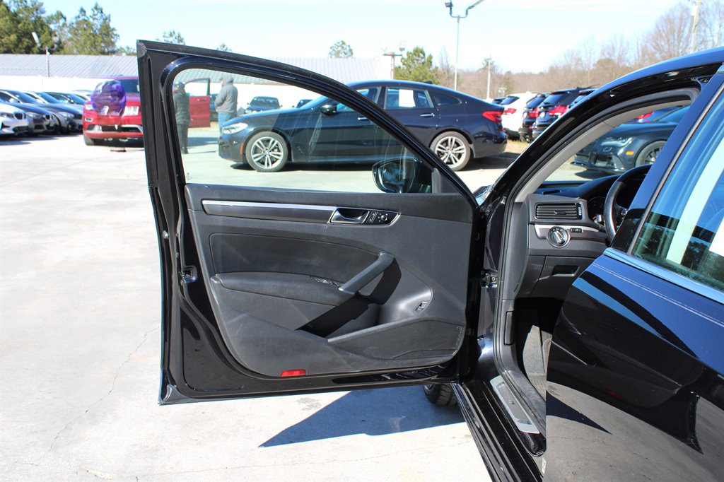 2017 Volkswagen Passat - $9,995