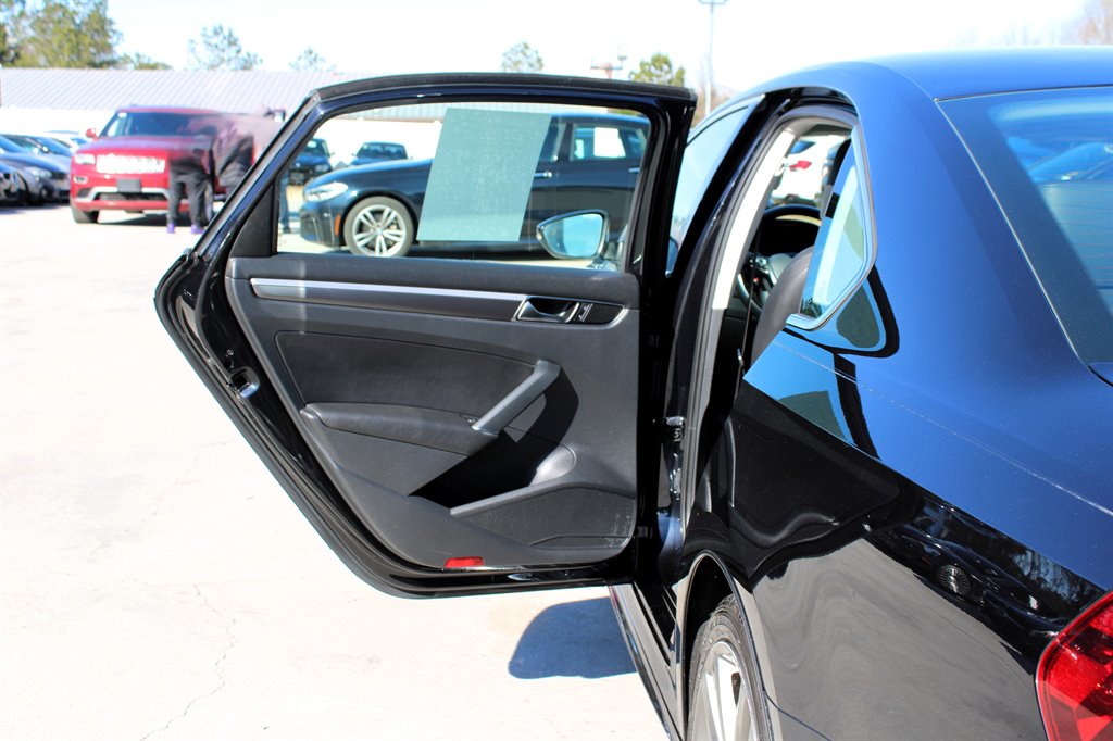 2017 Volkswagen Passat - $9,995