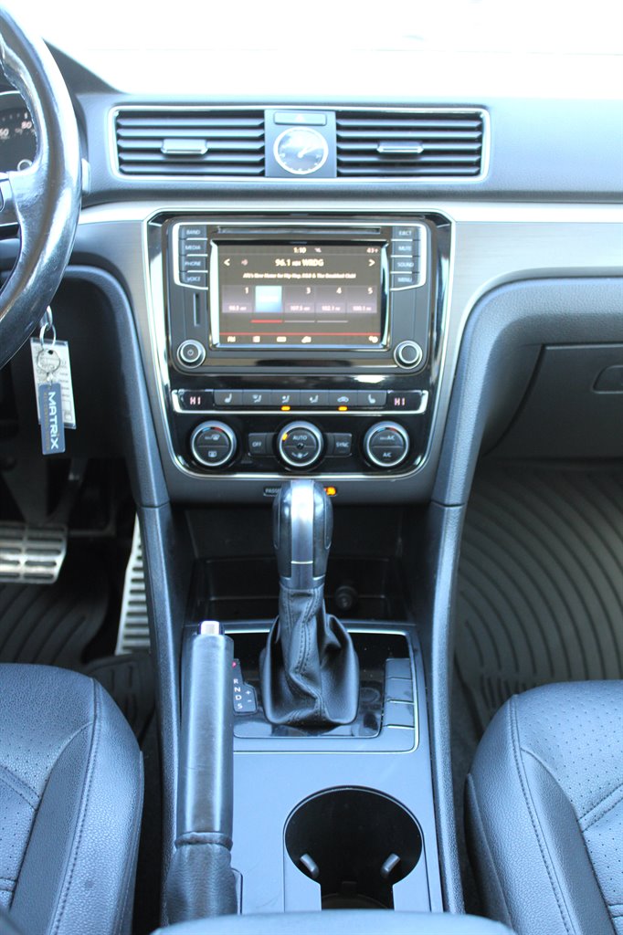 2017 Volkswagen Passat - $9,995