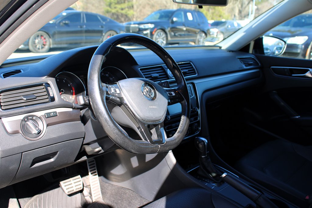 2017 Volkswagen Passat - $9,995