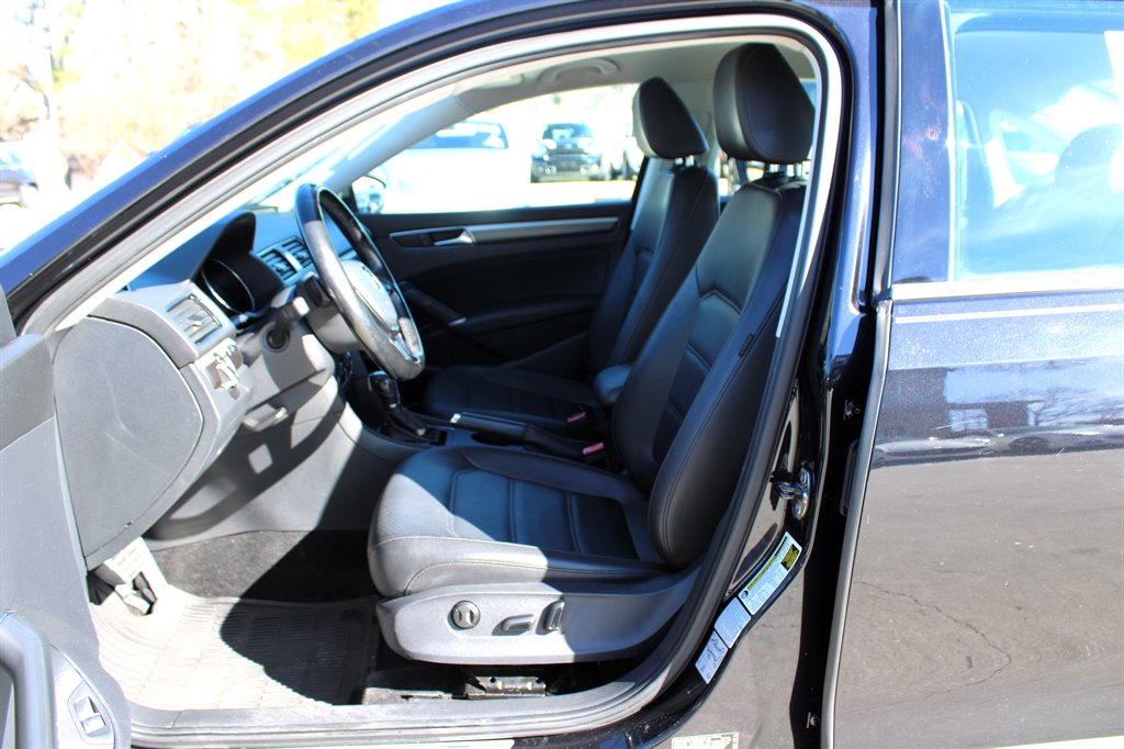 2017 Volkswagen Passat - $9,995