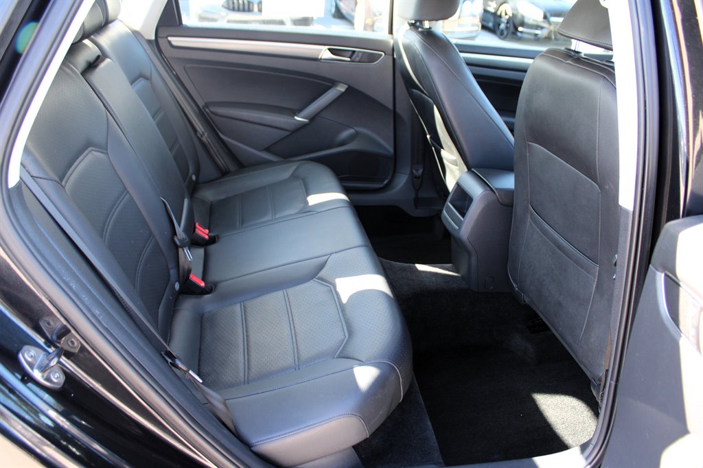 2017 Volkswagen Passat - $9,995