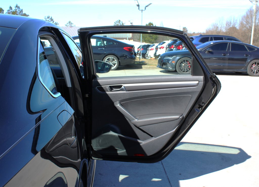 2017 Volkswagen Passat - $9,995