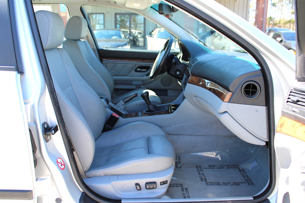 2000 BMW 528i - $8,995