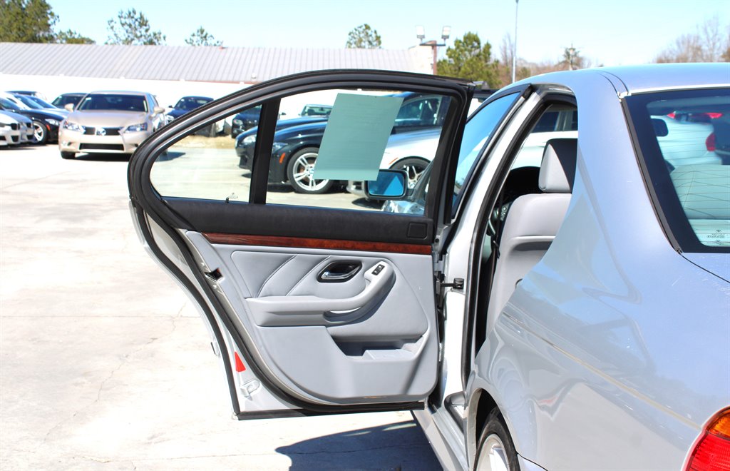 2000 BMW 528i - $8,995
