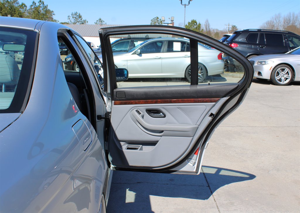 2000 BMW 528i - $8,995