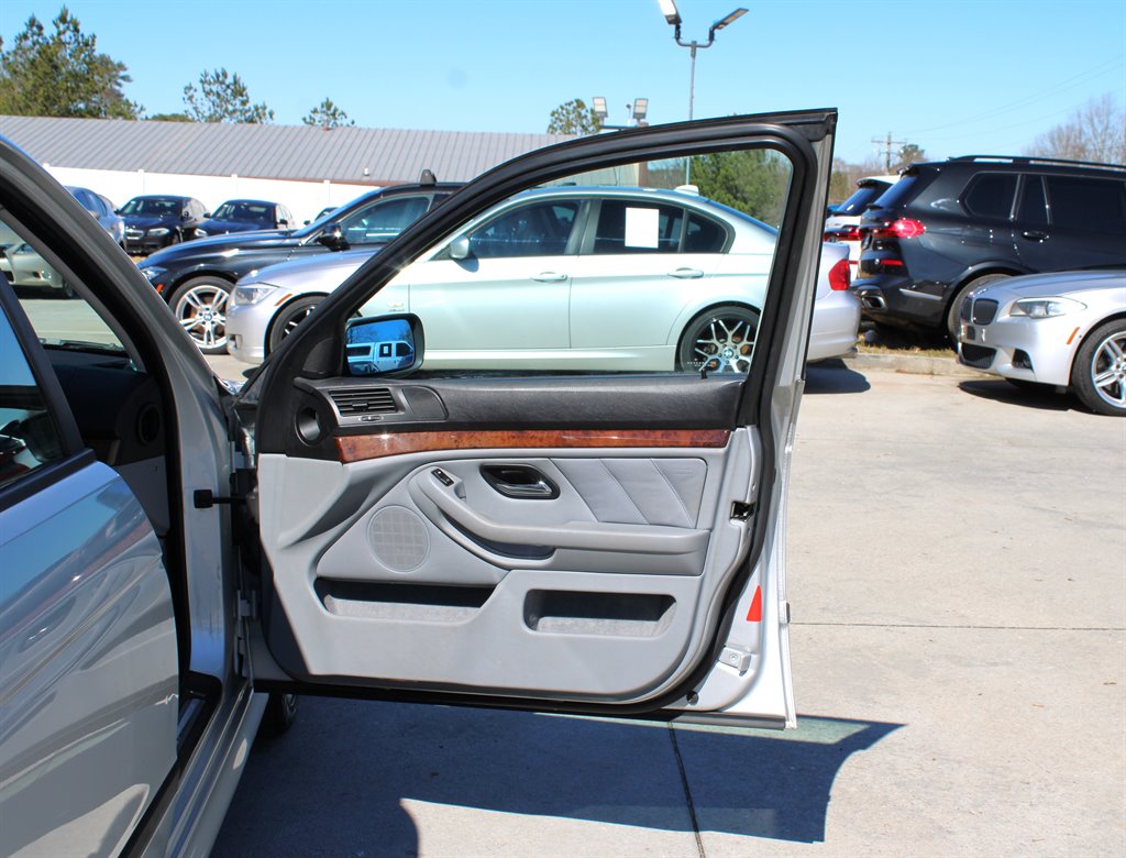 2000 BMW 528i - $8,995