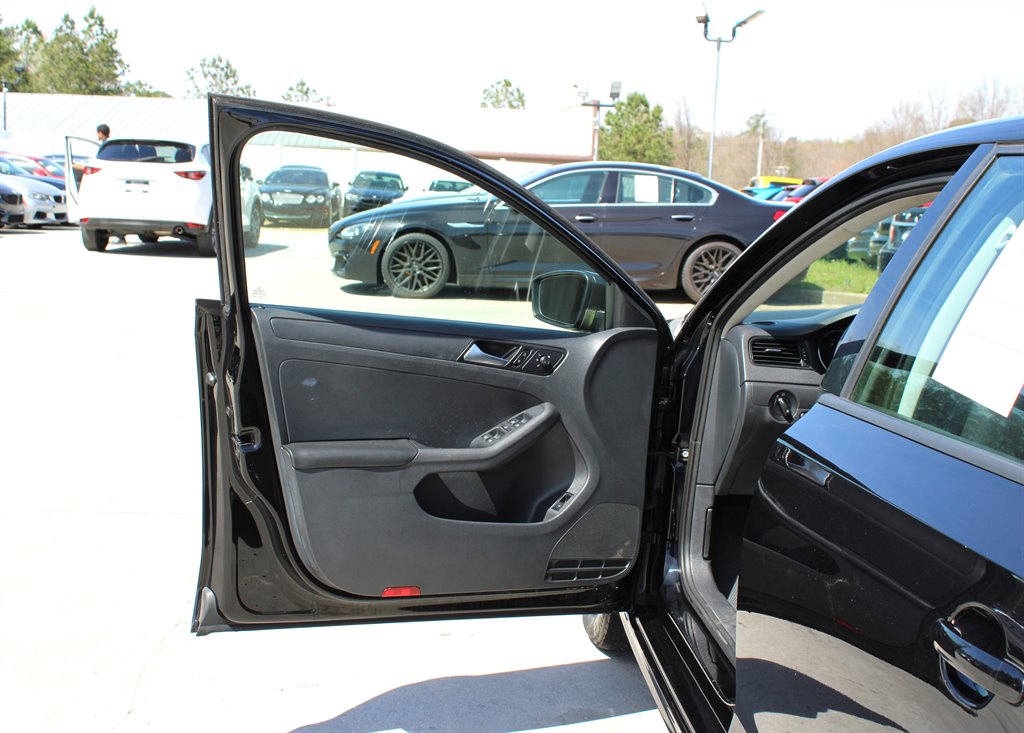 2016 Volkswagen Jetta - $7,995
