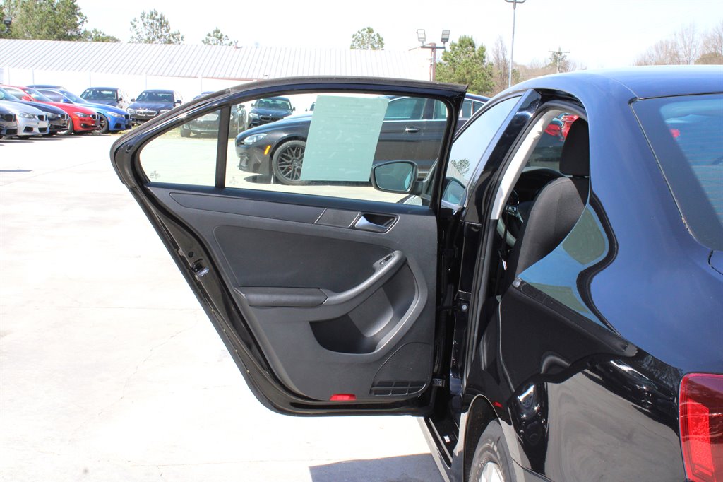 2016 Volkswagen Jetta - $7,995