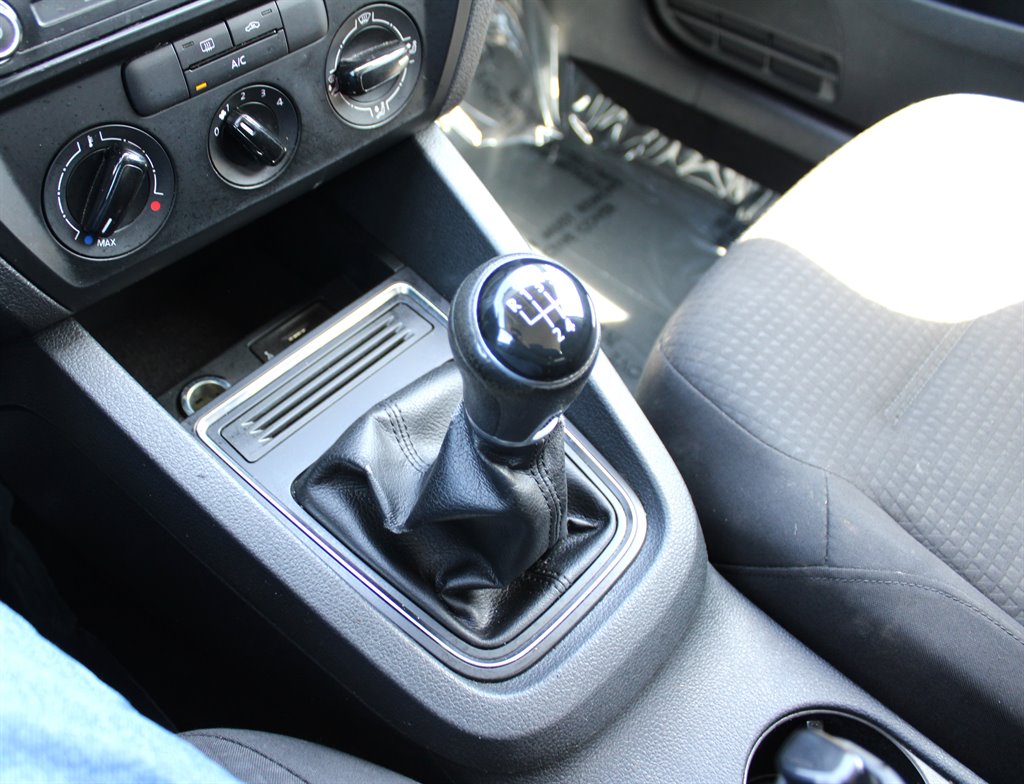 2016 Volkswagen Jetta - $7,995