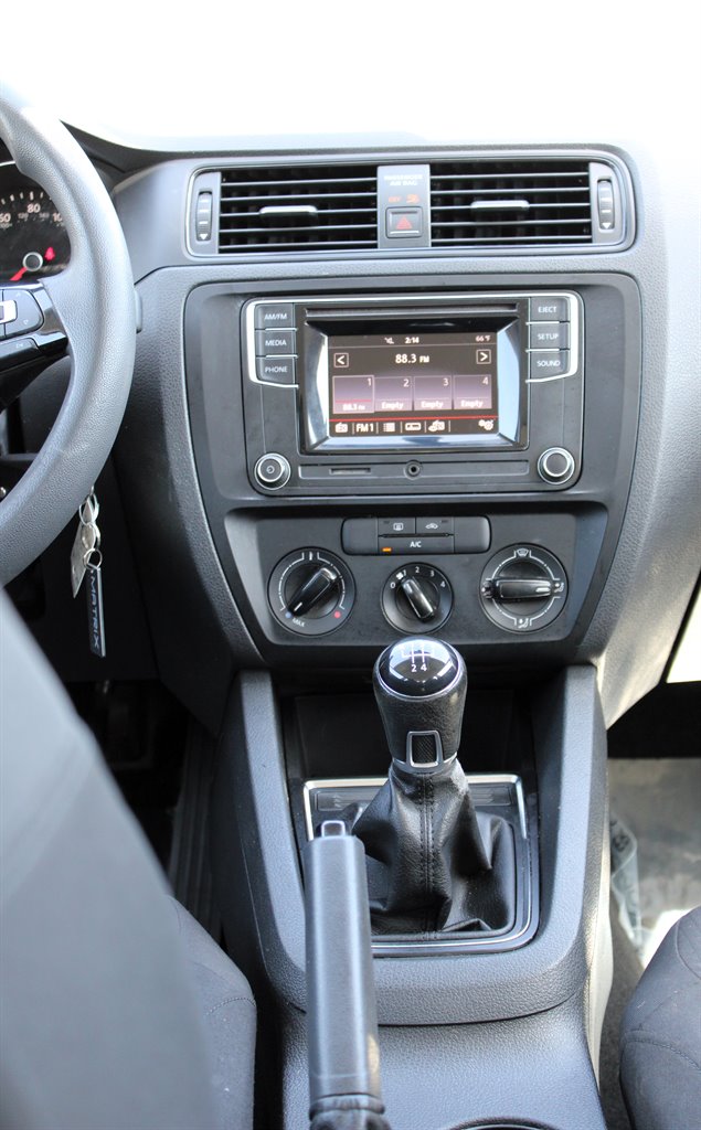 2016 Volkswagen Jetta - $7,995