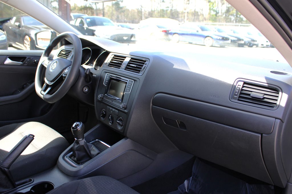 2016 Volkswagen Jetta - $7,995