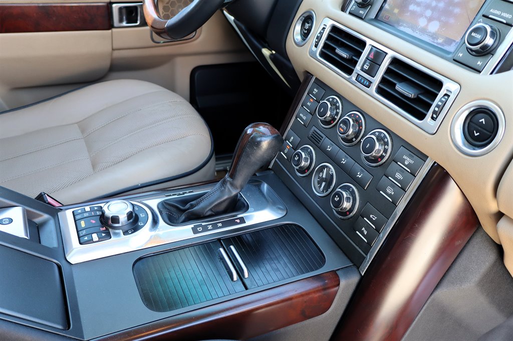 2011 Land Rover Range Rover - $8,995