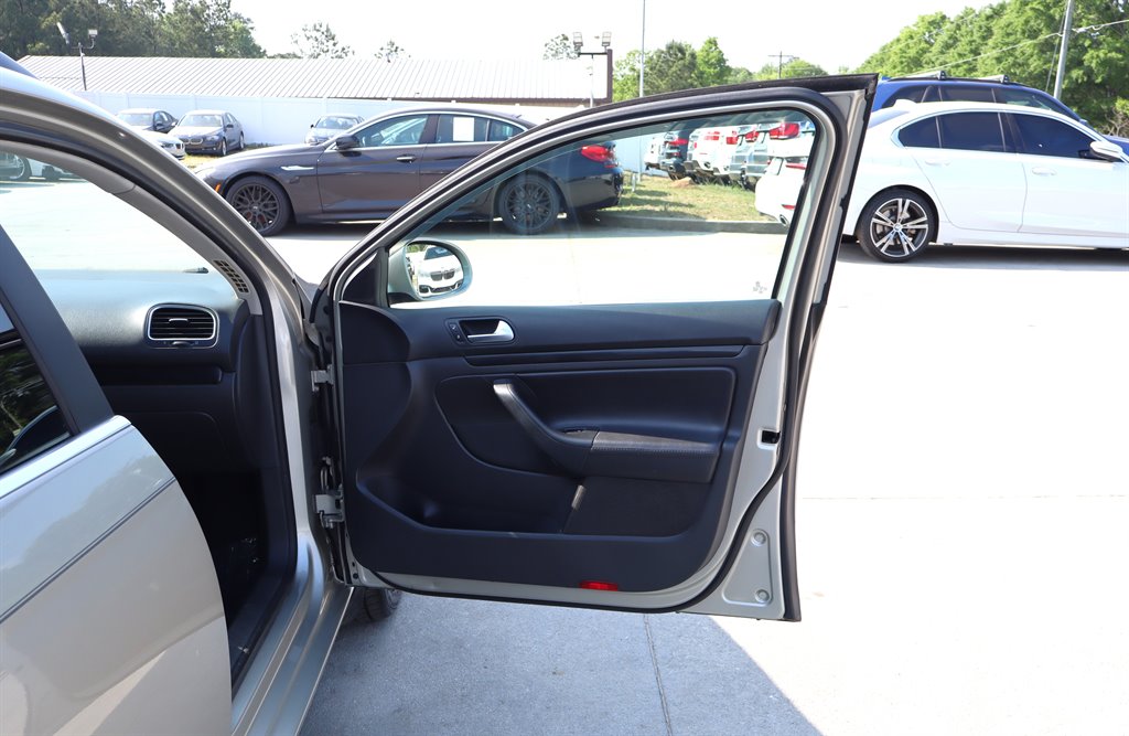 2012 Volkswagen Jetta - $8,995