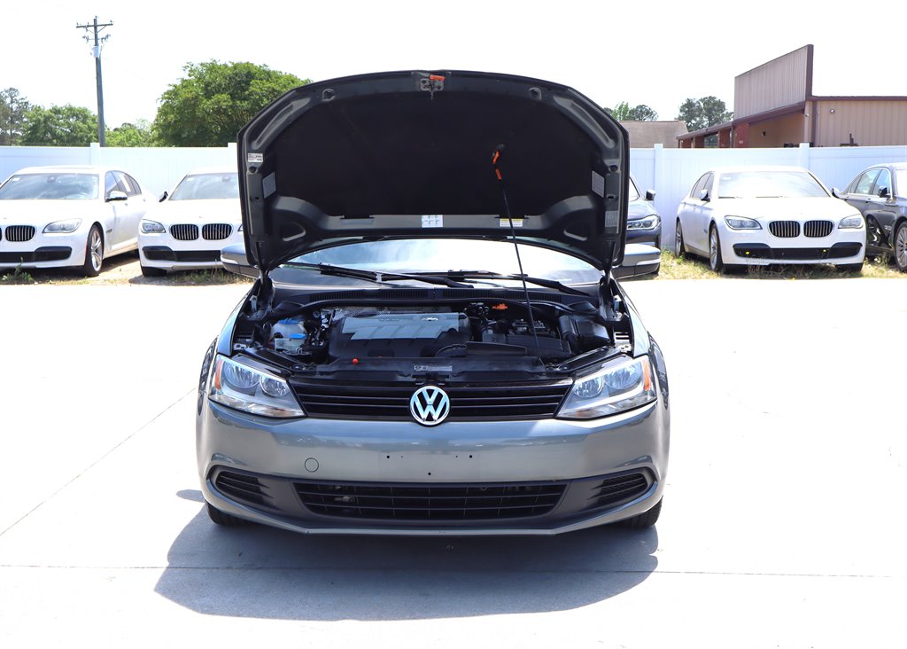 2012 Volkswagen Jetta - $7,995